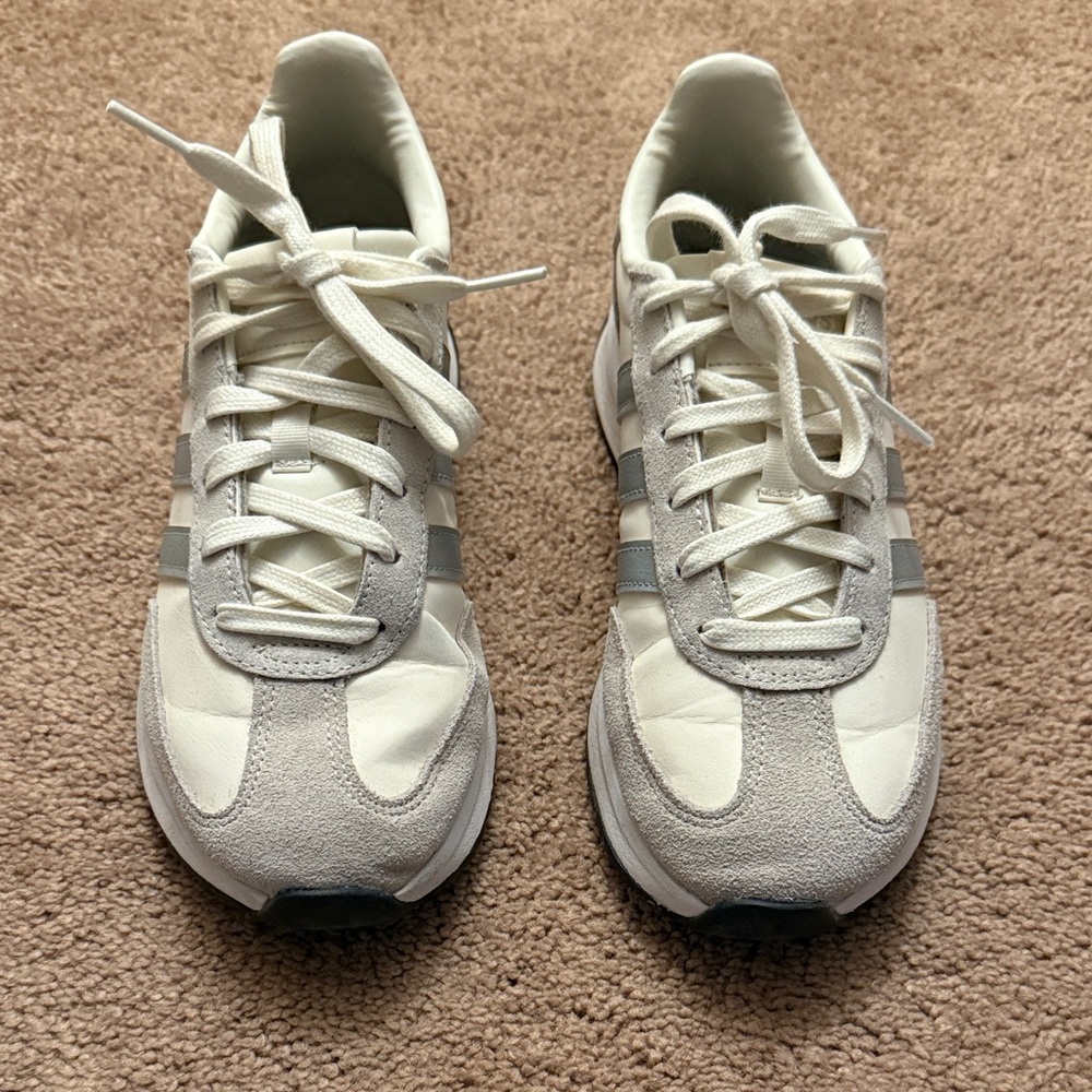 Adidas Women’s Run 70s 2.0 White/Silver Metallic/Off White Size 7